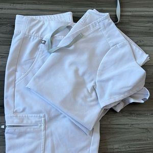 White Women’s Figs Scrub Set